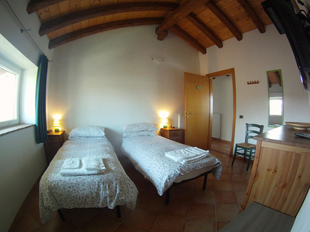 Al Campo Di Sotto Bed & Breakfast Buia Eksteriør bilde